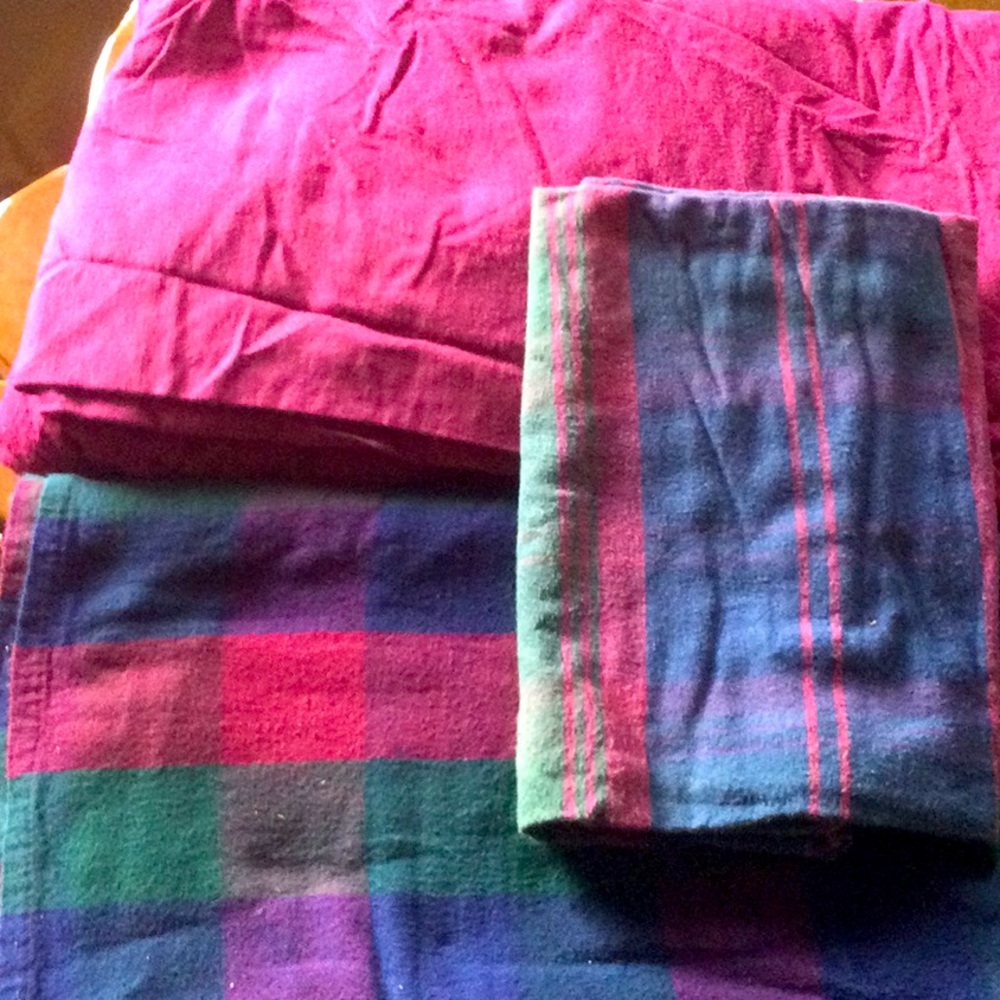 Coming Home 100% Cotton Flannel Twin Solid Red & Plaid Coordinated Sheet Set